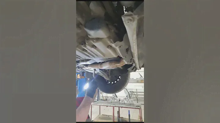 хонда CR-V подвесной подшипник был откручен