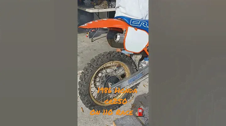 1986 Honda CR250 Revs to the Moon. New Wiseco light-weight piston #Honda #cr250 #2stroke #2strokerev