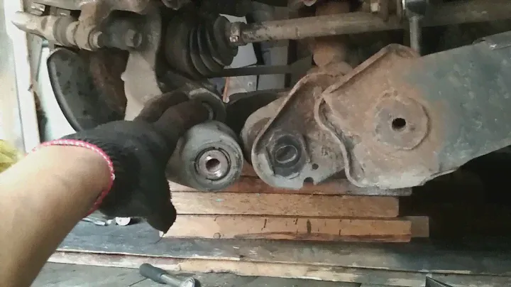 Honda CR-V (|||)  2007 замена пыльника заднего шруса раздатки