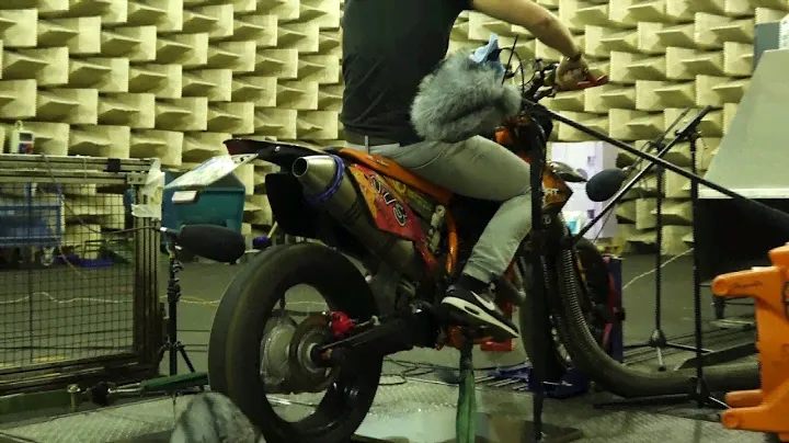 KTM EXC 525 Akrapovic Supermoto Sound Labor Prüfstand THE Crew 2