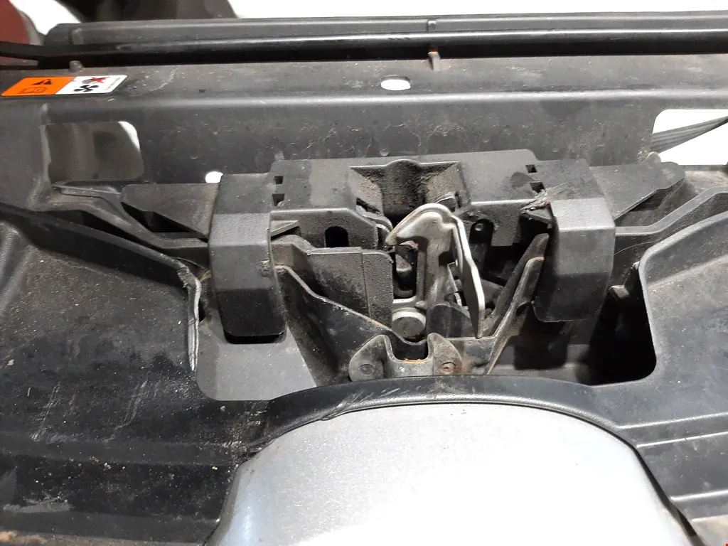 Бампер передний Mazda 5 CR, 5 CR-2