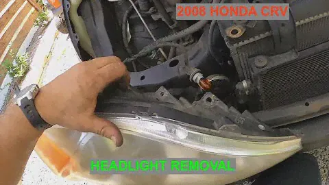 Honda CRV 2008 года: Снятие фары