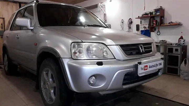Скрутить пробег Honda CR-V RD1   Замена лампы ближнего света и стоп сигнала.
