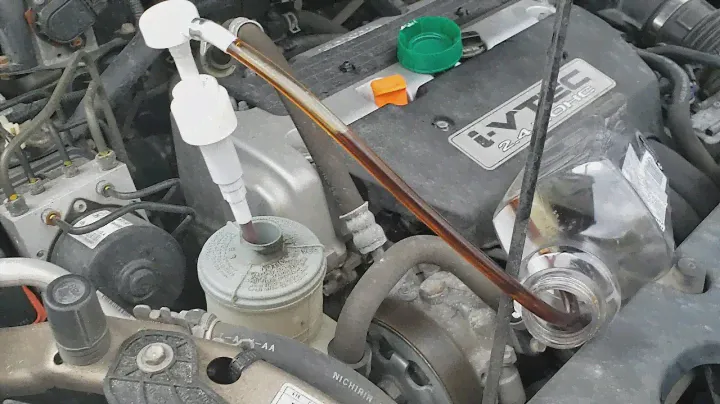 HONDA CR-V 2006, замена масла гидроусилителя руля / Honda CR-V power steering fluid change