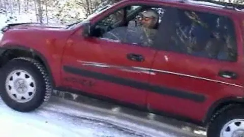 Traction test on icy road with an Honda CRV 2000 manual