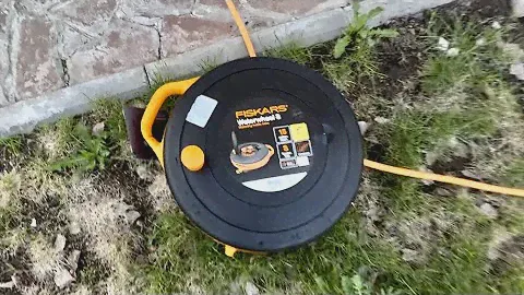 Распаковка шланга  FISKARS, немного тюльпанов и одна голубоглазая блондинка.