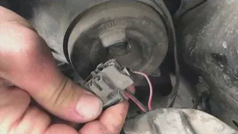Как Заменить Лампу С Цоколем H4 (На Примере Honda CRV RD1) How To Replace A Lamp Bulb 4k