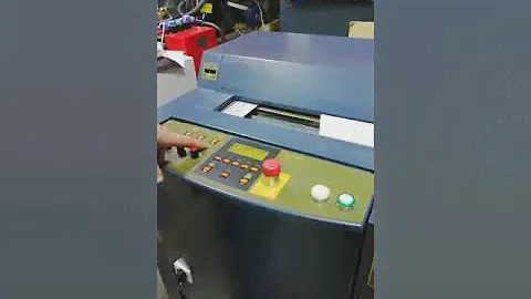 Работа C.P. Bourg BB 3001- термоклеевая машина