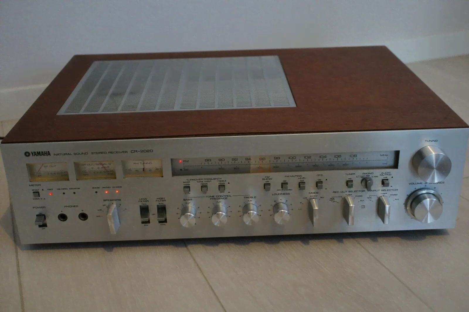 YAMAHA CR-2020 VINTAGE STEREO RECEIVER