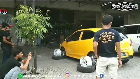 Honda Brio modifikasi ganti velg ring 15 CR Kai Work Emotion ( VIDA JAYA BAN NGAWI)