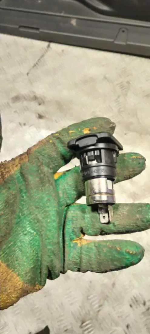 Прикуриватель Honda CR-V 3 2008г. (артикул 22122-57858123)-1